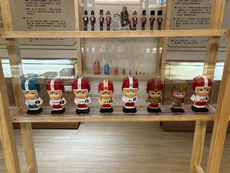 首度公開包含最早的51號版本、兩款無年份特別版與一尊特大號珍藏寶寶。(圖/桃園市立圖書館提供)