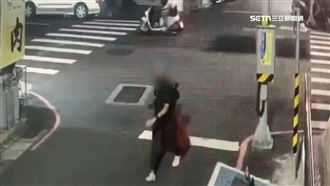 獨／新莊箱屍案！兒深夜撐陽傘拖箱棄父屍