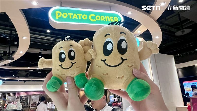 單筆滿 200 元可加購限量Poco玩偶。（圖／記者賴俊佑攝影）