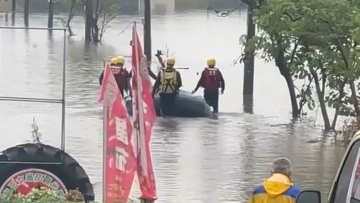 南投淹水,一名騎士硬闖溺斃。(圖/民眾提供)