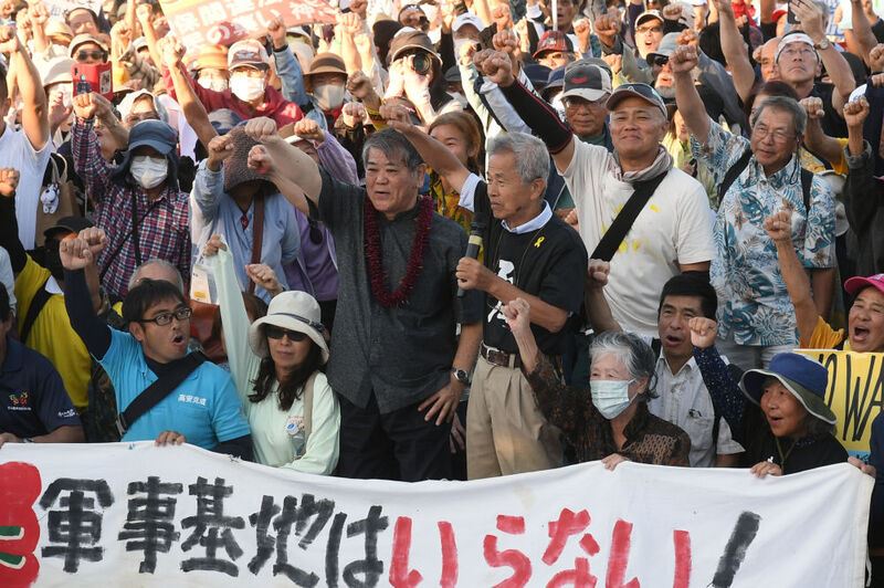 駐沖繩美軍屢屢犯下強暴案,引起當地居民強烈不滿,到美軍基地抗議。(圖/翻攝自維基百科)