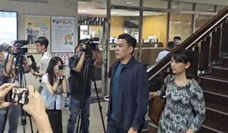 ▲幽靈罷免案開庭，「罷吳四騎士」成員之一賴苡任仍不認罪。（圖／翻攝畫面）