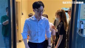 ▲檢察官在谷女解剖工作結束後離去，並未進一步表示意見。（圖／記者楊忠翰攝影）