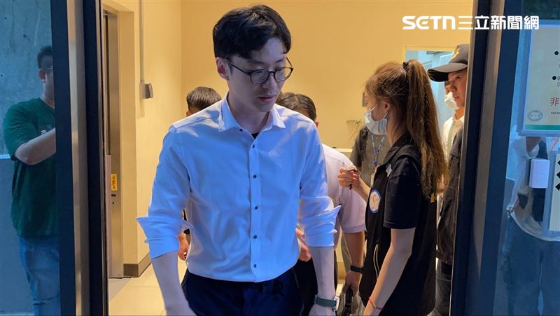 檢察官在谷女解剖工作結束後離去，並未進一步表示意見。（圖／記者楊忠翰攝影）