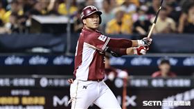 ▲中職36年例行賽，樂天桃猿右外野手林立打斷球棒。（圖／記者劉彥池攝影）