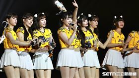 ▲PS女孩邊荷律賽後演唱《朋友》。（圖／記者劉彥池攝影）