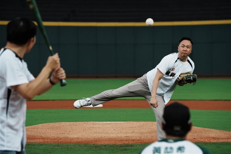 呈祥保經董事長黃奕綱開出好球！（圖／翻攝畫面）