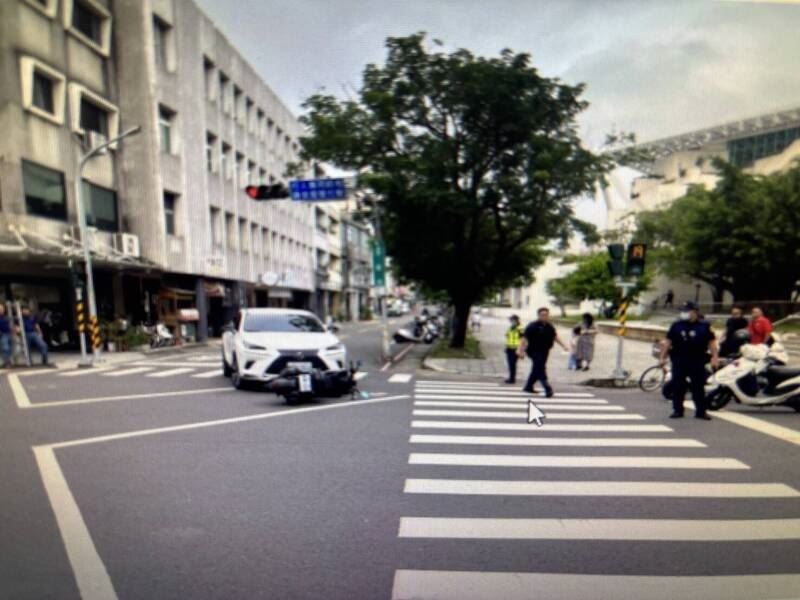 台南一起小車禍,因為韓籍車主撞名「金正恩」,掀網友熱議。(圖/翻攝畫面)
