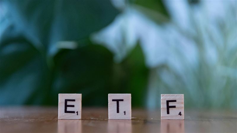 被動式平衡型ETF的開放，讓投資人可透過購買單一ETF，即同時持有股票及債券兩種類型資產。（示意圖／PEXELS）
