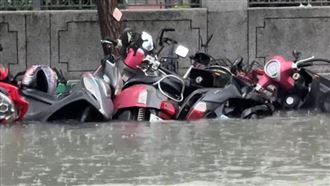 劇烈降雨襲台南　網嘆：一個台灣兩個世界