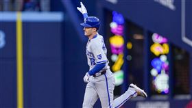 ▲雅澤姆斯基（Mike Yastrzemski）轉皇家首打席開轟。（圖／路透社／達志影像）