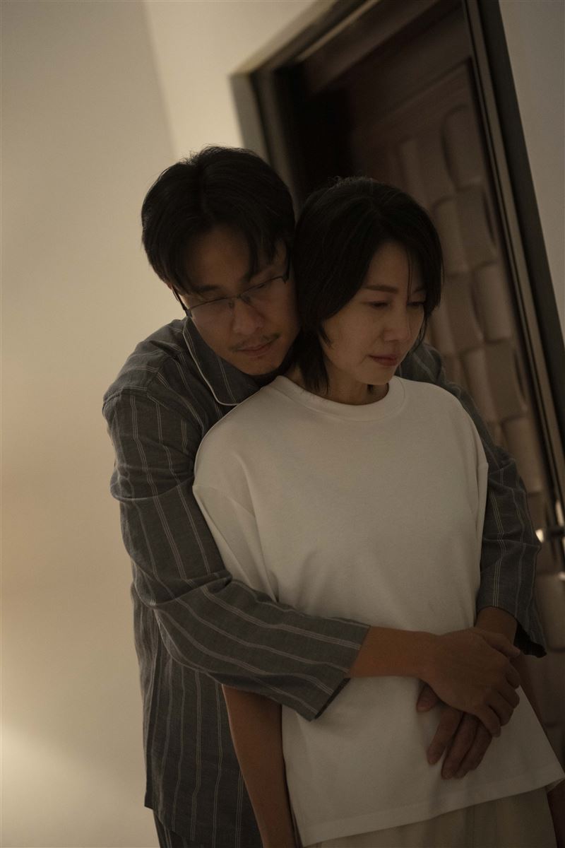 丁寧(右)與劉書宏上演「激情」初戀。(圖/華視、公視台語台提供)