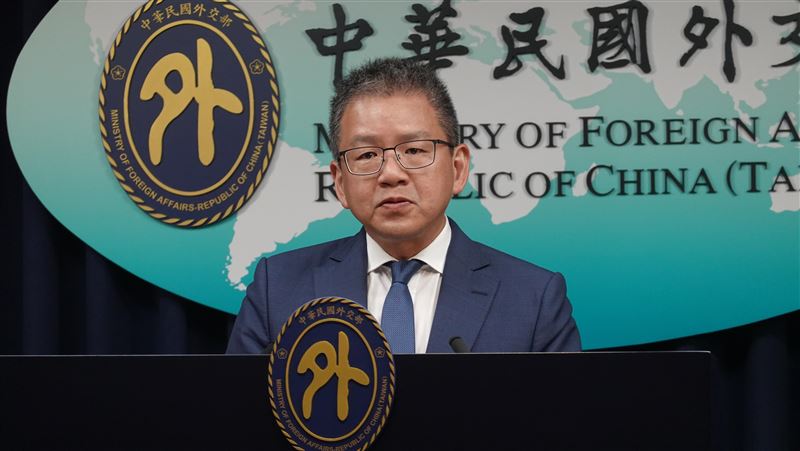 外交部日前舉行例行記者會，亞西及非洲司司長顏嘉良表示，對於南非政府粗暴行徑，外交部正與相關部會研議反制措施，包括限制晶片輸往南非