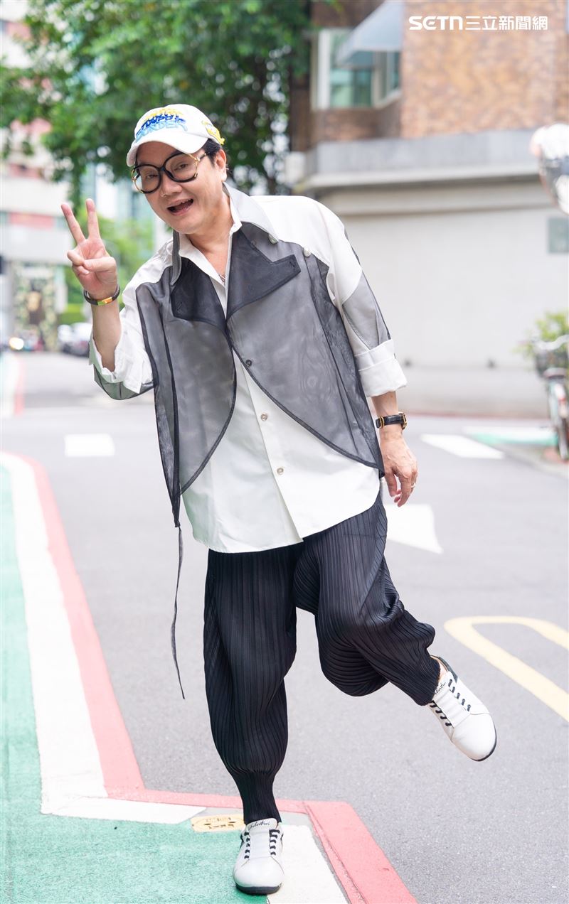 七郎推出新專輯,接受三立新聞網專訪。(圖/記者趙于瑩攝影)