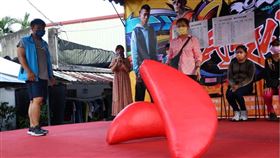 ▲擲筊王趣味競賽。（圖／翻攝自花蓮市公所粉絲專頁）