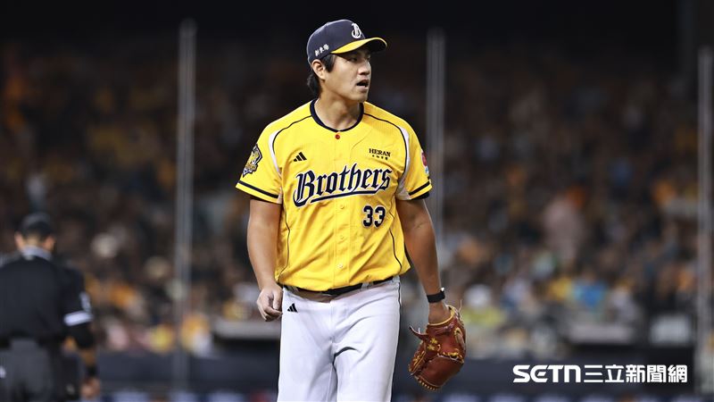 中信兄弟先發投手鄭浩均5局失3分退場。(圖/記者劉彥池攝影)