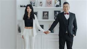 沈玉琳跟芽芽感情恩愛。（圖／翻攝自臉書）