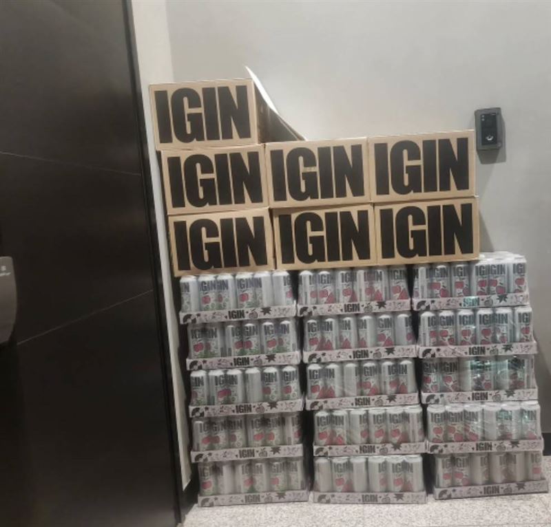 Jin大方贈酒堆滿家門口,嚇壞旗安84。(圖/翻攝自IG)