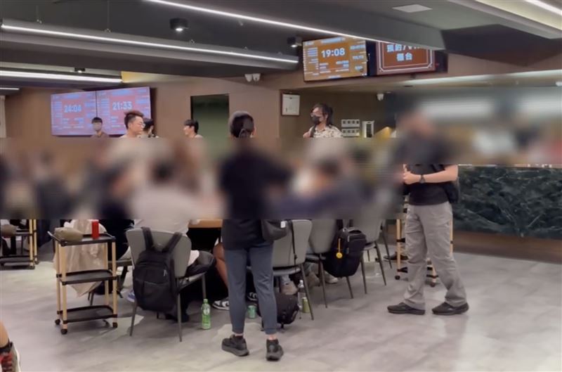 賭場過去曾被查獲,當時的經營者還是網紅滴妹的男友「I.C Charlie查理」。(圖/翻攝畫面)