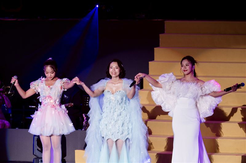 賴慧如(右起)與曾心梅、鍾采穎聯手帶來台語組曲。(圖/萬星傳播提供)