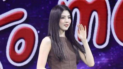 韓韶禧短裙現身美翻「自費寵粉」千人都有