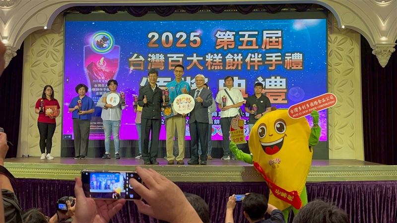無糖果乾獲台灣百大糕餅金質獎肯定。（圖／翻攝自多利多FB）
