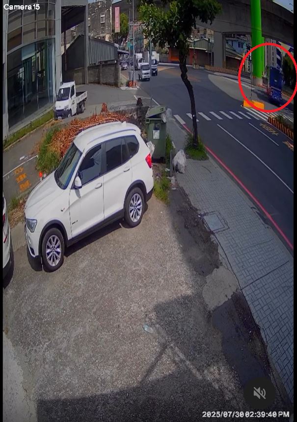 家屬指控，呂女與遊覽車司機發生碰撞後，司機倒車、2度輾壓害慘死。（圖／翻攝自呂女家屬Threads）