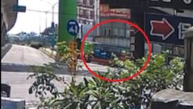 家屬指控，呂女與遊覽車司機發生碰撞後，司機倒車、2度輾壓害慘死。（圖／翻攝自呂女家屬Threads）