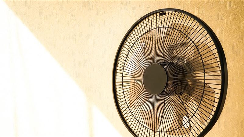 男開電扇對臉吹一晚　醒來「面癱」醫示警