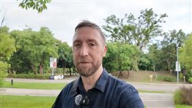 ▲川普給20％關稅！YouTuber美國叔叔失望台灣1事：台灣大多數產品0%關稅（圖／翻攝自YouTube-Uncle Topher 美國叔叔頻道）

