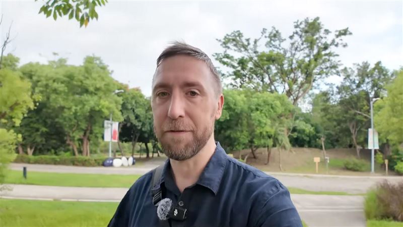 YouTuber美國叔叔就表示「台灣的半導體和其他電子產品仍然免除關稅」。（圖／翻攝自YouTube-Uncle Topher 美國叔叔頻道）