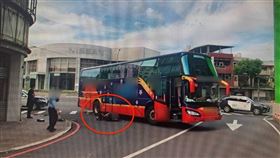 遊覽車,南崁,騎士,倒車,桃園,蘆竹,車火（圖／翻攝畫面）