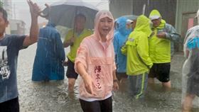 瞬間強降雨台南多處淹水，陳亭妃籲治水預算一次核定。（圖／翻攝自陳亭妃臉書）