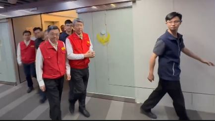 行政院長卓榮泰、經濟部長郭智輝今(3)日前往新北市新店區的中央災害應變中心視察。(圖/翻攝畫面)