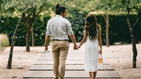 ▲新研究揭祕！每天這樣走路　竟能防背痛、失智還救心臟（示意圖／翻攝至PIXABAY）