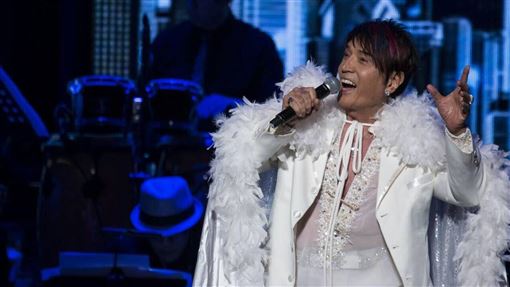 鑽石歌王驟逝「長眠地曝光」親友雨中慟別