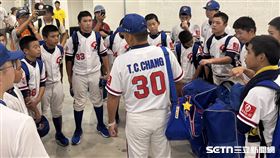 ▲U12少棒賽後總教練章子健鼓勵全隊。（圖／記者黃耿誼攝影）