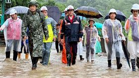黃捷今（3）天午間貼出「高雄立委向政院請命共同聲明」，她說，災後重建刻不容緩！爭取0728豪雨納入丹娜絲颱風災後重建特別條例。（圖／翻攝自陳其邁臉書）