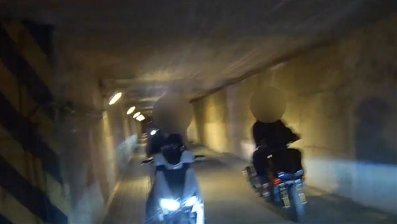 桃園分局抓改車飆仔。(圖/翻攝畫面)