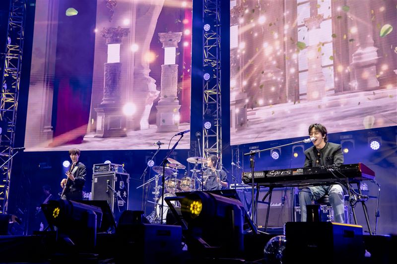 CNBLUE演唱中文歌誠意十足。(圖/SHOWOFFICE提供)