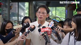 ▲民眾黨舉辦社區充氣城堡夏日派對活動，黃國昌會前接受媒體聯訪。（圖／翻攝畫面）