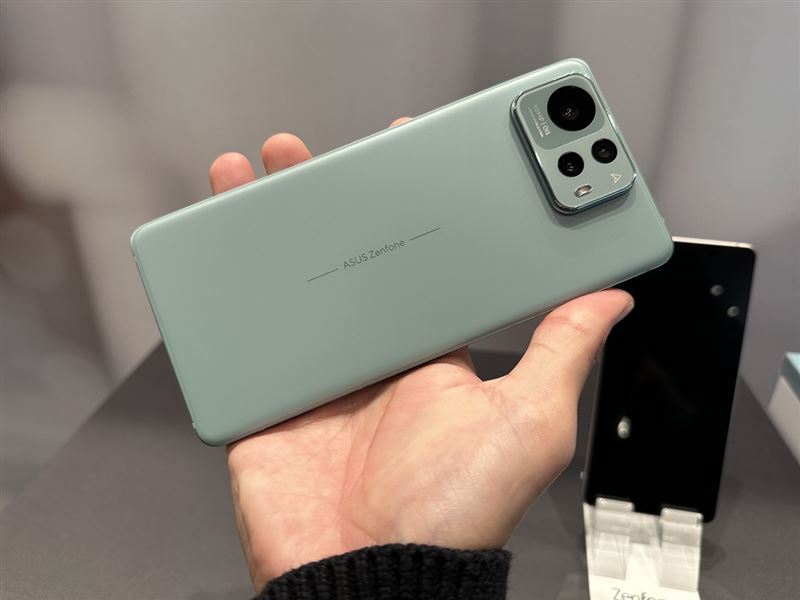 Zenfone 12 Ultra限時84折、降價4,700，破盤回饋旅行禮盒