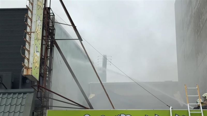 台南永康某連鎖火鍋店發生火警。（圖／翻攝畫面）