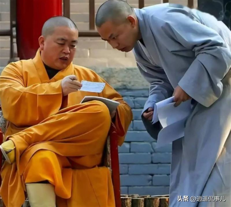 釋永信(左)推動少林寺商業轉型,成為全球佛教界最具商業力的領袖。(圖/翻攝自微博)
