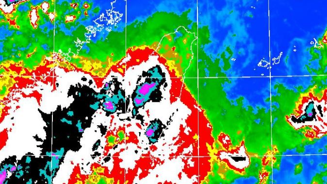 新/豪雨狂灌!明2地達「停班課標準」