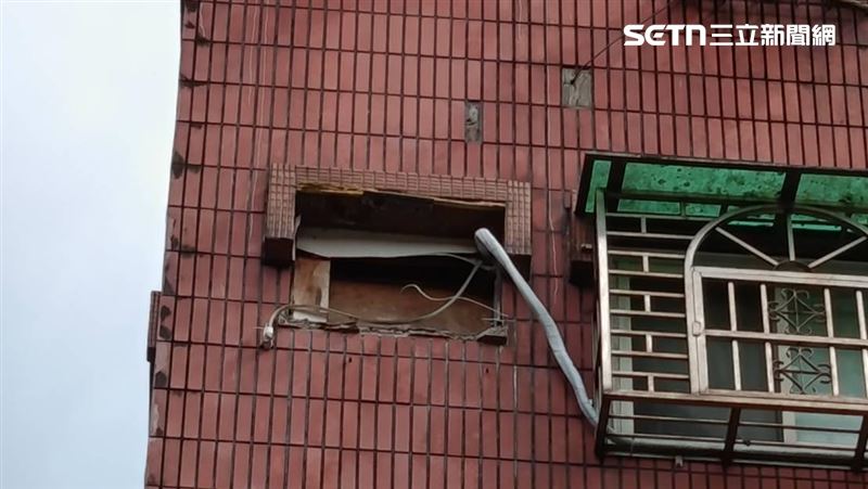 福德街一老屋磁磚剝落,建管處依法開罰6萬,並呼籲屋主盡速修繕。(圖/台北市建管處提供)