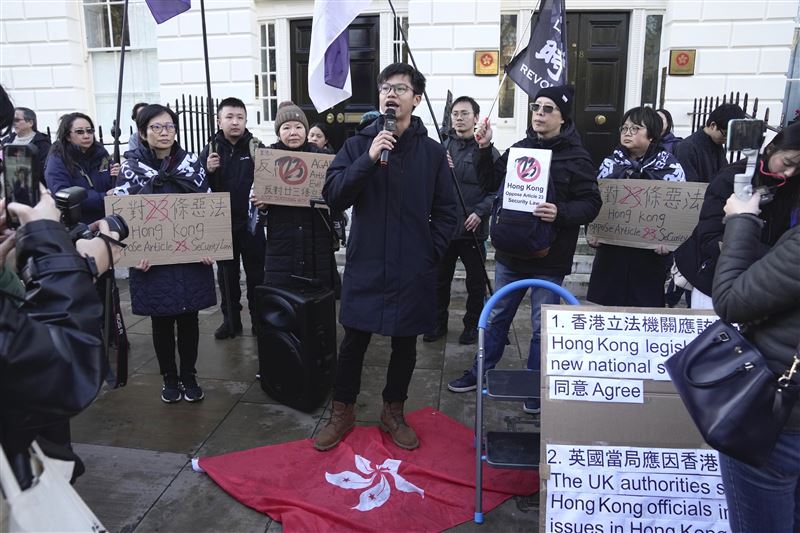 另一位同樣也被香港當局通緝的民主運動人士鍾翰林也遭遇類似事件。(圖/美聯社/達志影像)