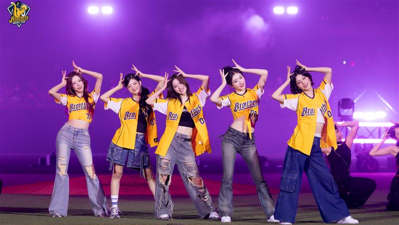 中信兄弟K歌主題週，邀請韓國女團ITZY演唱。（圖／中信兄弟提供）