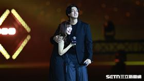 ▲中信兄弟「我不是歌手」，投手鄭浩均和PS女孩小迪合唱《Die With A Smile》。（圖／記者劉彥池攝影）