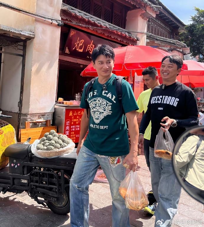 吳奇隆到處被巧遇。(圖/翻攝自微博)